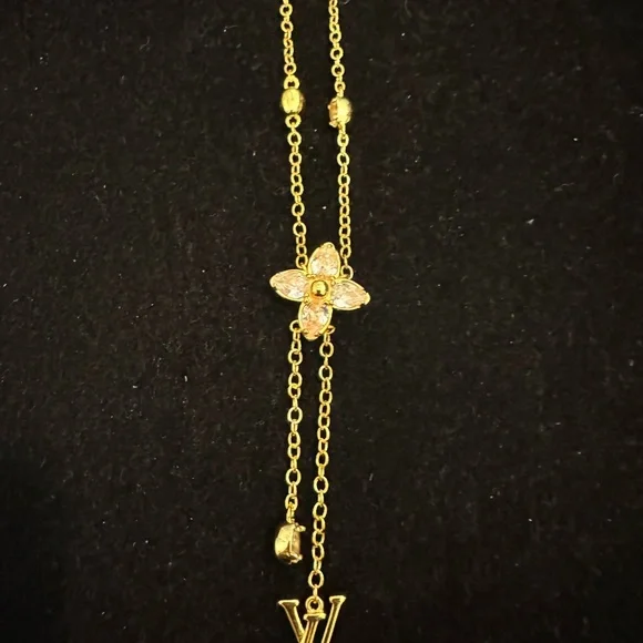 Louis Vuitton Gold Necklace with Crystal Details - Picture 5 of 8